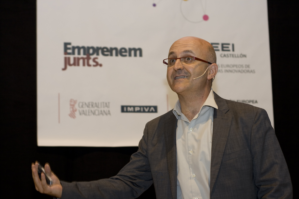 Juan Antonio Bertol�n. Moderador Plenario Enr�date Castell�n 2011