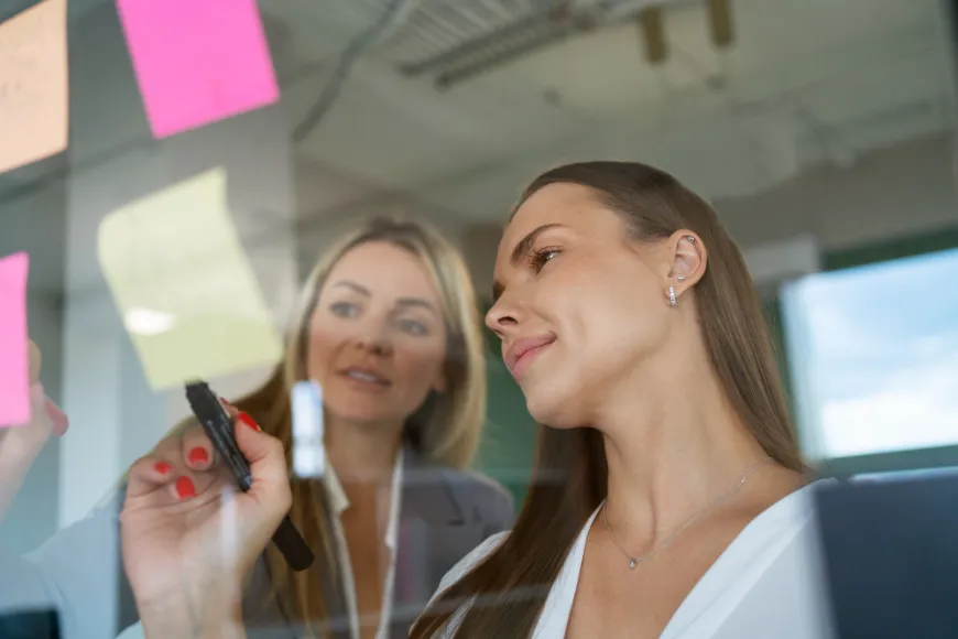 Lead scoring: qué es y cómo priorizar tus leads B2B para cerrar más con menos esfuerzo
